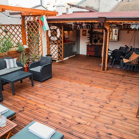 Three Dolphins Hotel With Rooftop Terracе Varna Esterno foto