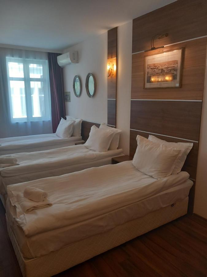 Three Dolphins Hotel With Rooftop Terracе Varna Esterno foto