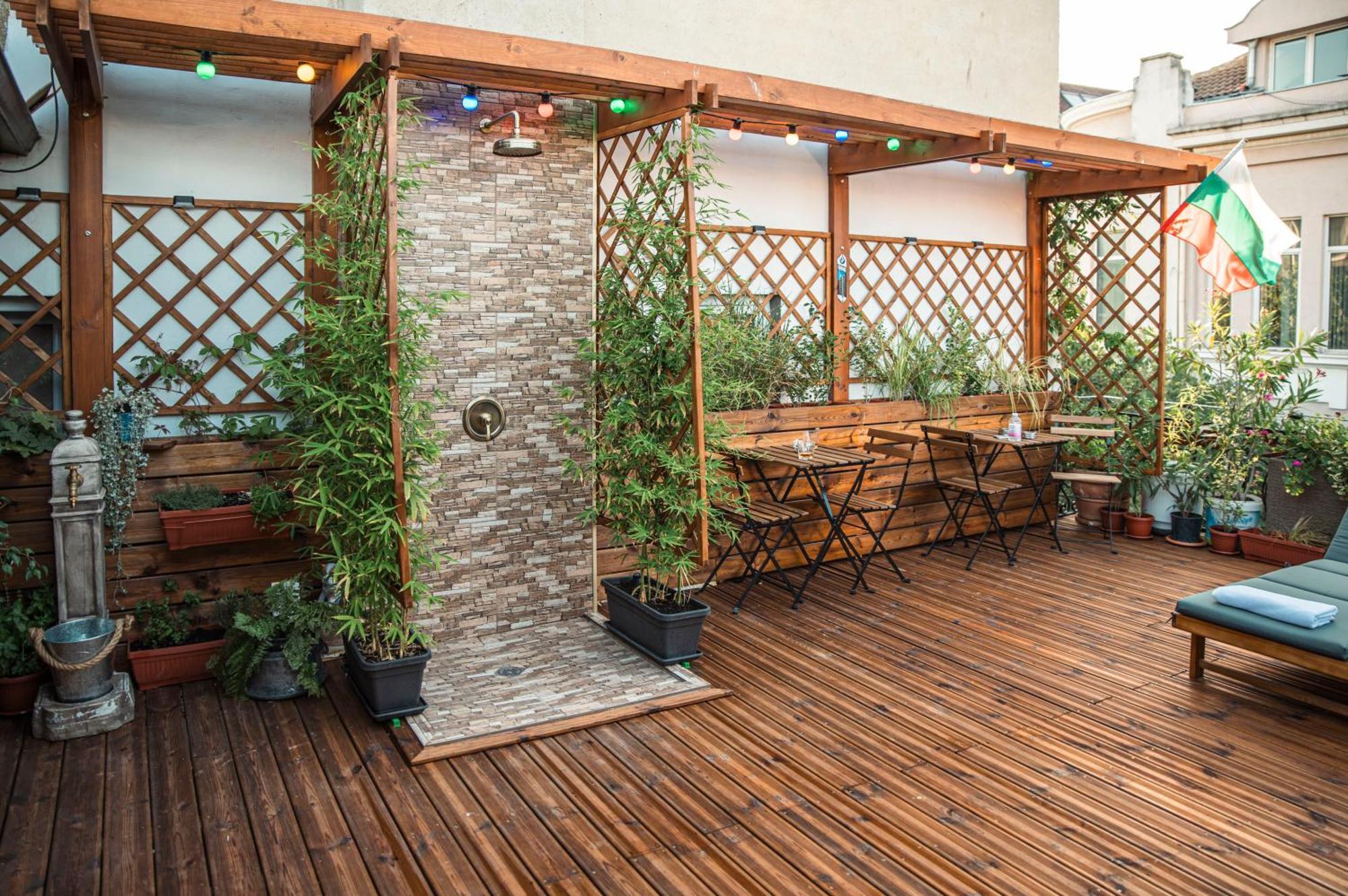 Three Dolphins Hotel With Rooftop Terracе Varna Esterno foto