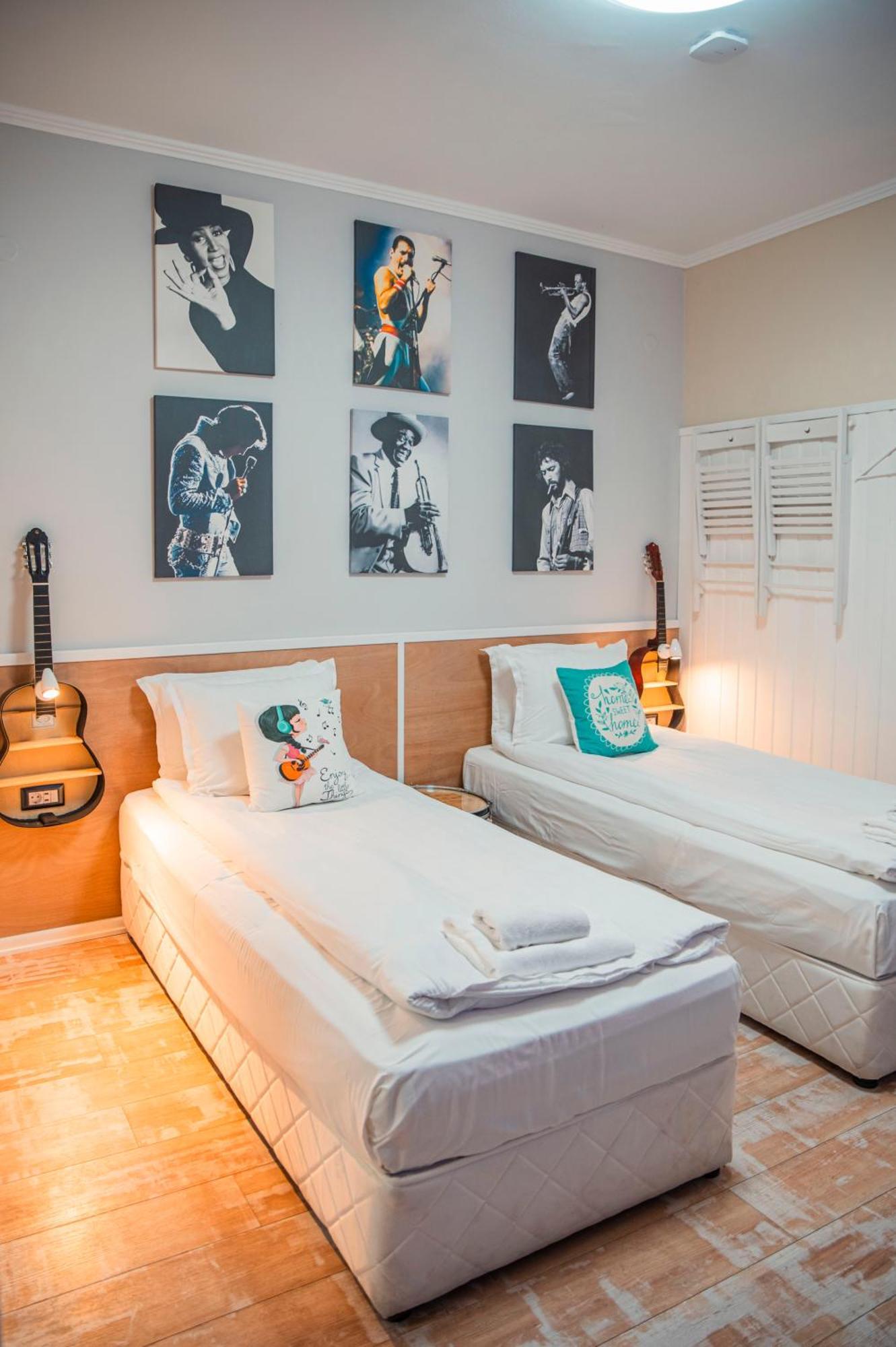 Three Dolphins Hotel With Rooftop Terracе Varna Esterno foto